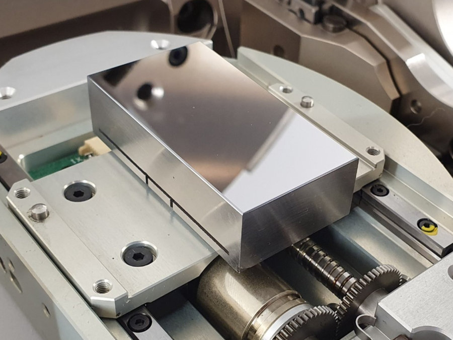 Super-polished multilayer mirror substrate mounted in a deposition setup